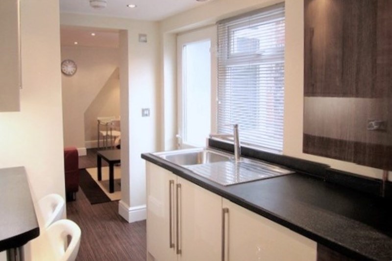 3-Bedroom Terraced House (South Street) 3-Bedroom Terraced House (South Street)