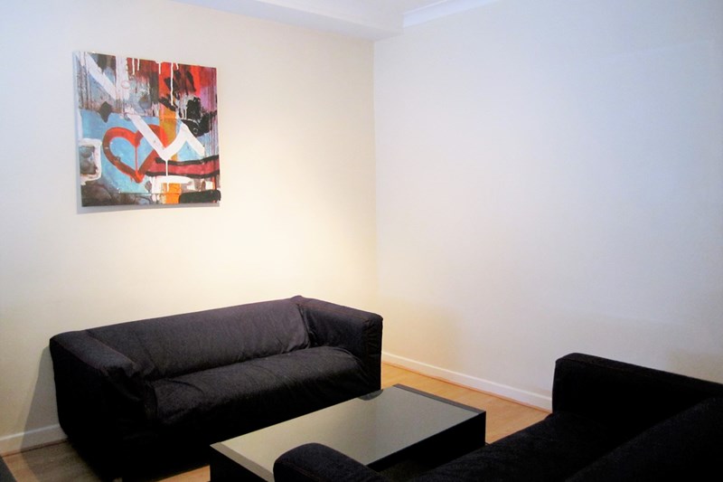 4-Bedroom Terraced House (Gresty Road) 4-Bedroom Terraced House (Gresty Road)