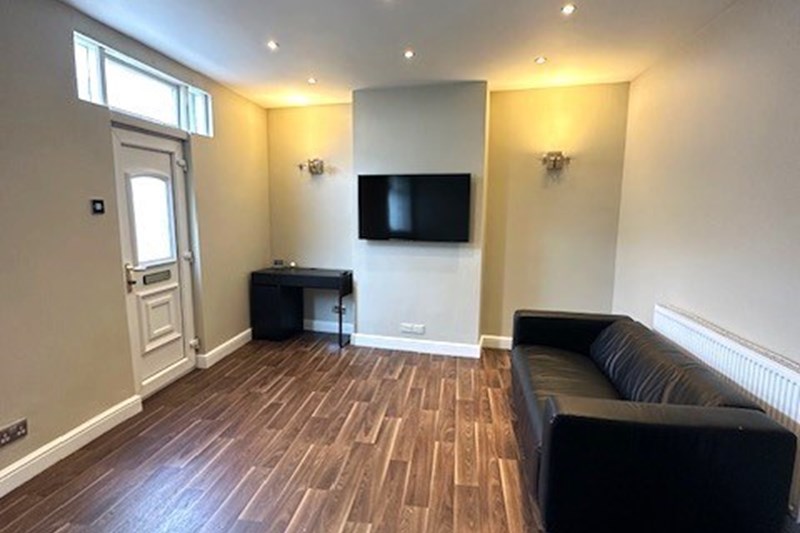 1-Bedroom Ground Floor Apartment (Gresty Road) 1-Bedroom Ground Floor Apartment (Gresty Road)